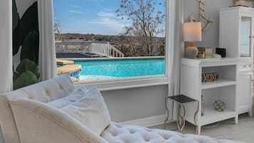 Smart TV, fireplace, video games, books