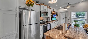 Lakeside Tiny Home|Boat Parking | Lake Access