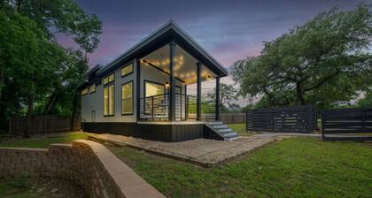 Lakeside Tiny Home|Boat Parking | Lake Access