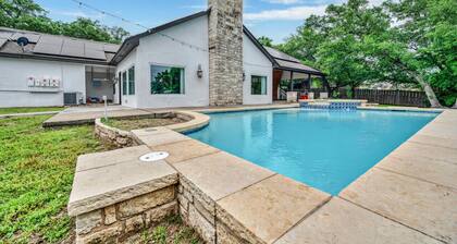 Lakeside Retreat | Rock Climbing Wall | Pool | Bar
