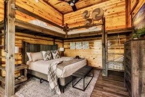 6 bedrooms, desk, iron/ironing board, travel crib