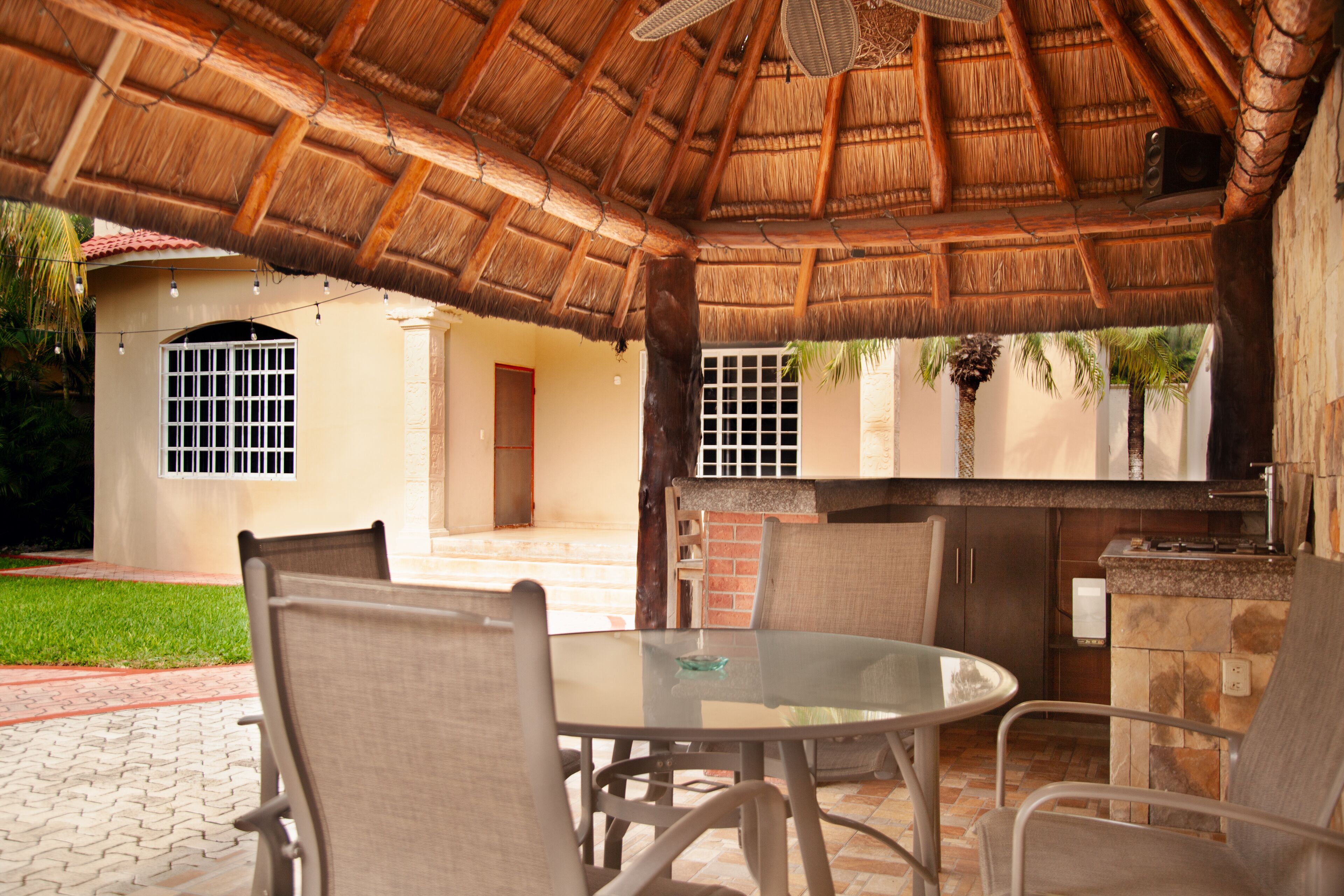 تناول الطعام بالخارج