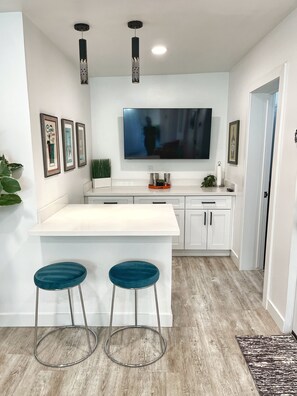 Interior - Walk to OldTown! HotTub+Arcades @Vibrant & Cozy Home in the heart of Scottsdale! (Scottsdale)