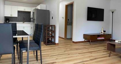 Henderson Haven / KING 2BD/1BA Apartment