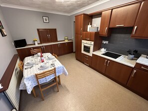 Microwave, oven, stovetop - Country setting in rural Norfolk. (Frettenham)
