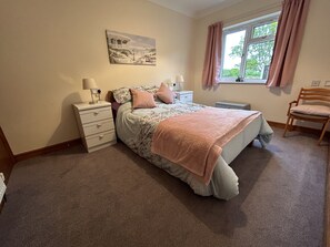2 bedrooms, iron/ironing board, WiFi, bed sheets - Country setting in rural Norfolk. (Frettenham)