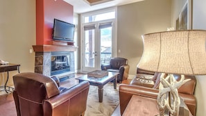 Una Smart TV, una chimenea