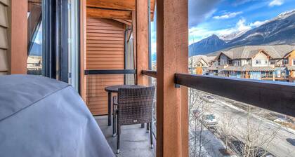 Luxury 1100sqf penthouse W/M view,Hot Tub,Pool