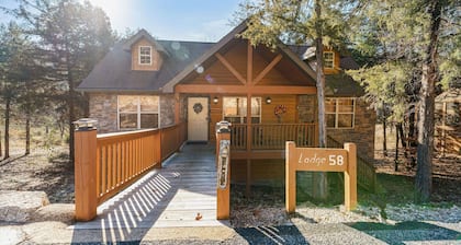 Cozy Branson West Cabin!