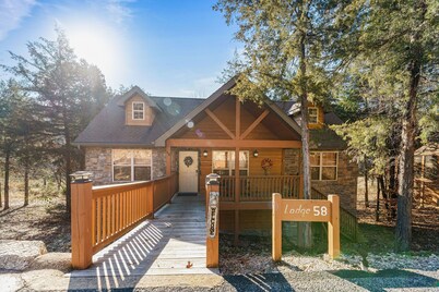 Cozy Branson West Cabin!