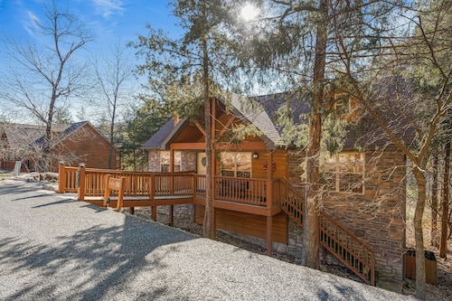 Cozy Branson West Cabin!