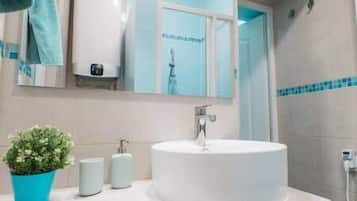 Secador de pelo y toallas