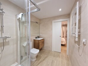 Toalhas de banho, papel higiênico