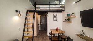 1 habitación, tabla de planchar con plancha, wifi gratis y ropa de cama 