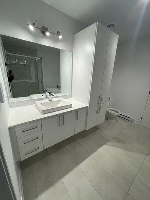 Jabón y papel de baño 