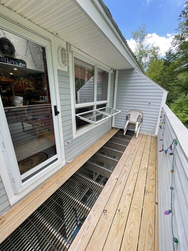 Classic Sugarloaf slope side Condo near outdoor center trails and Snubber lift