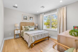 2 slaapkamers, een strijkplank/strijkijzer, gratis wifi, beddengoed