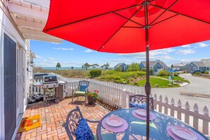 Outdoor dining - Maushop Village-Exceptional 2 bedrooms, Sleeps 4, 1.5 baths, with great views (Mashpee)