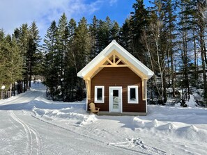 Exterior - Mini cottage # 1 by the river banks (Saint-Gabriel-de-Valcartier)