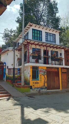A 20 Pasos del Parque Principal Raquira con Balcón Vista al río y la Montañas