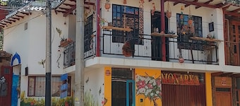 A 20 Pasos del Parque Principal Raquira con Balcón Vista al río y la Montañas