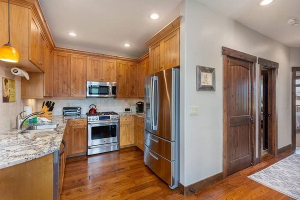 Frigorífic, microones, forn i placa de cuina