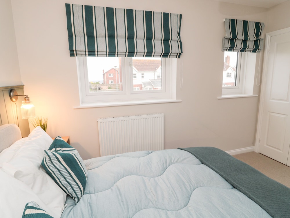 DRIFTWOOD SANDS, family friendly, with open fire in Beadnell Beadnell