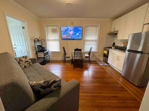 Entire Cozy 1BR Apartment. Located in the heart of Queens!