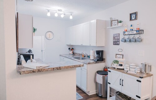 Recently updated! Walk to hospitals, minutes from UF!