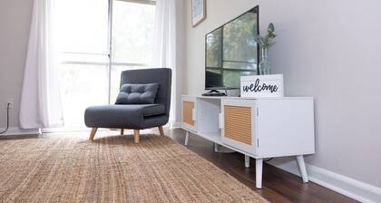 Recently updated! Walk to hospitals, minutes from UF!