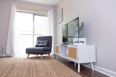 Recently updated! Walk to hospitals, minutes from UF!