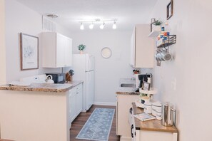 Fridge, microwave, oven, stovetop - Recently updated! Walk to hospitals, minutes from UF! (Gainesville)