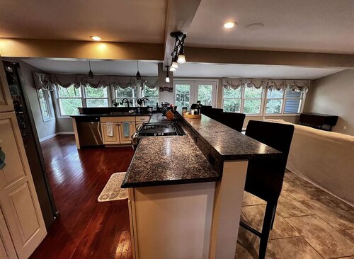 One mile from down downtown Harbor Springs! 4 miles from Boyne Highlands!!