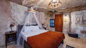 Design Room, Jetted Tub