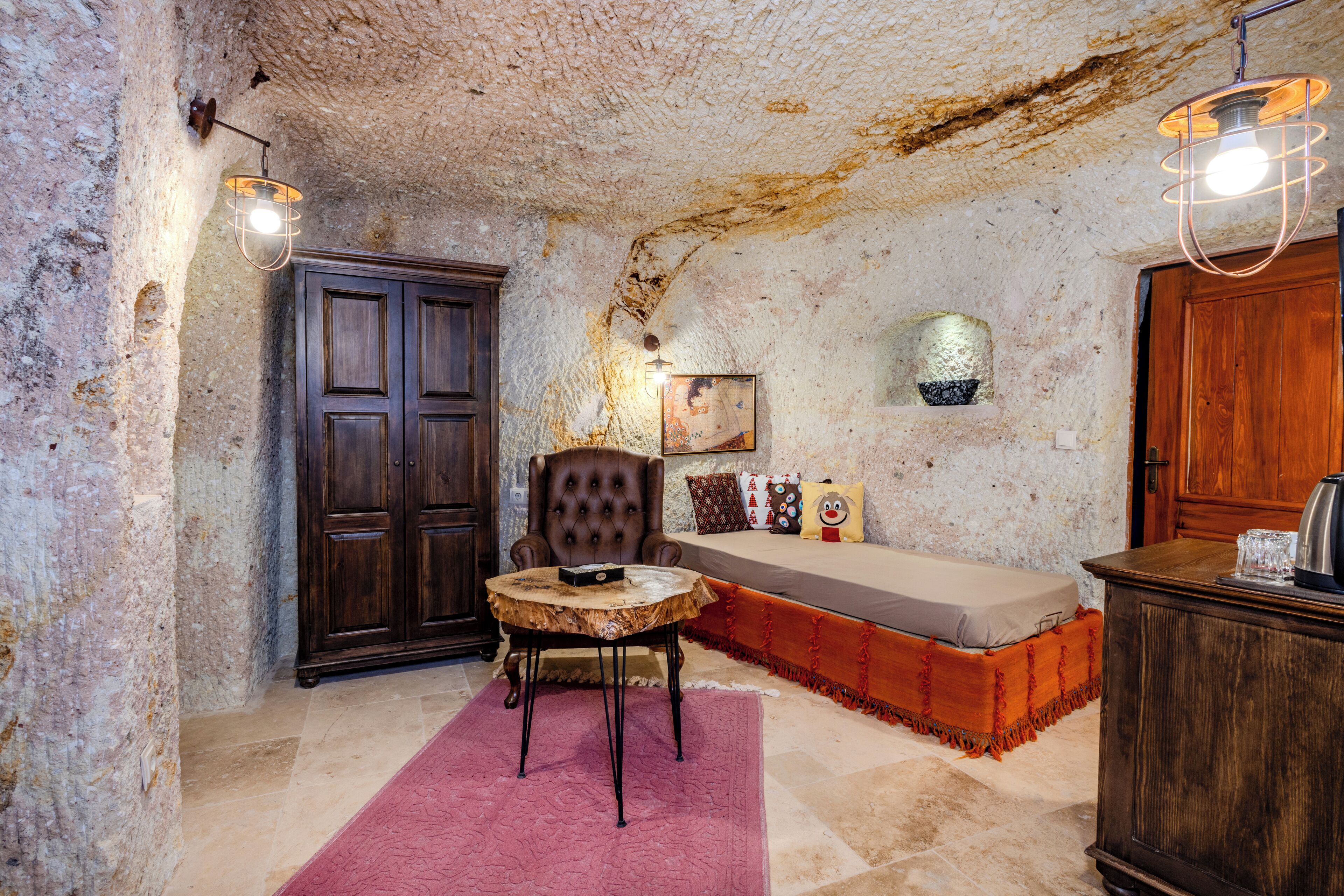 Superior Room | Living area | 100-cm Smart TV with digital channels, Netflix, heated floors