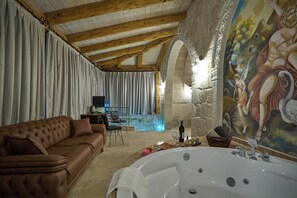 Suíte panorâmica, lareira, vista para a cidade | Roupas de cama premium