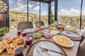 Colazione a base di specialità locali inclusa, servita tutte le mattine 