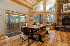 Dining - Serenity Pines! Luxury Spa! (Duck Creek Village)