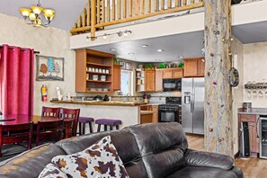 Interior - Forest Haven! Fire Pit! (Duck Creek Village)