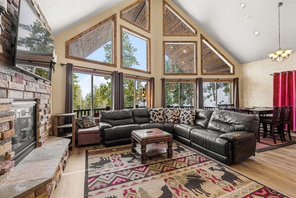 TV, fireplace - Forest Haven! Fire Pit! (Duck Creek Village)