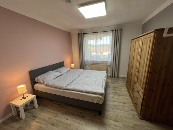 1 bedroom, iron/ironing board, WiFi, bed sheets - Eifelurlaub mit Panoramablick (Gerolstein)