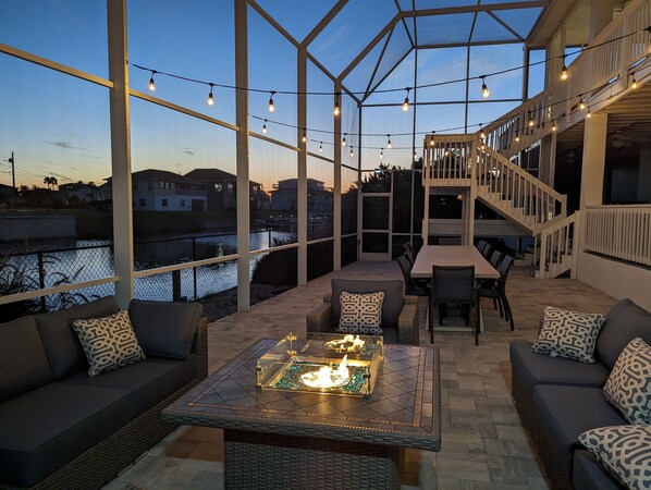 Outdoor dining - Water Front/ Free Heated Salt Water Pool/Game Room/Amenities Galore (Hernando Beach)