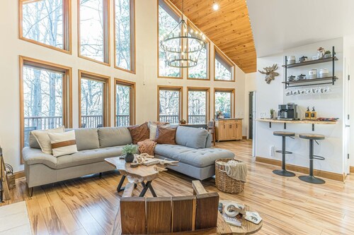 Nature Retreat - Dream Cabin in Helen, GA