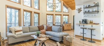 Nature Retreat - Dream Cabin in Helen, GA