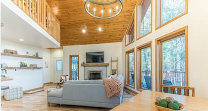 Nature Retreat - Dream Cabin in Helen, GA