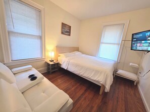 2 bedrooms, iron/ironing board, free WiFi, bed sheets