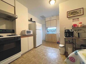 Fridge, microwave, oven, stovetop - Entire Cozy 2BR Private Apartment. Located in the heart of Queens! (Queens)