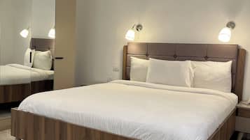 Deluxe Studio Suite | Egyptian cotton sheets, premium bedding, down comforters