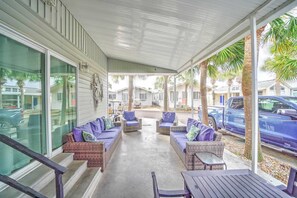 Terrace/patio - 220 Squid Lane - Beautiful Beach House - Includes 2 Golf Carts & Great Outdoor Patio (Panama City Beach)
