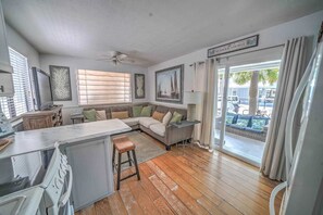 Living area - 220 Squid Lane - Beautiful Beach House - Includes 2 Golf Carts & Great Outdoor Patio (Panama City Beach)